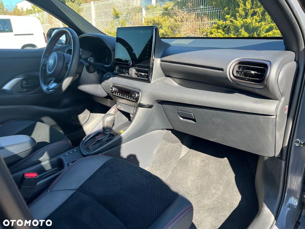 Toyota Yaris Hybrid 1.5 GR Sport - 6