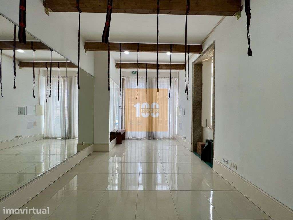 Espaço comercial na Rua do Heroísmo - Grande imagem: 4/15