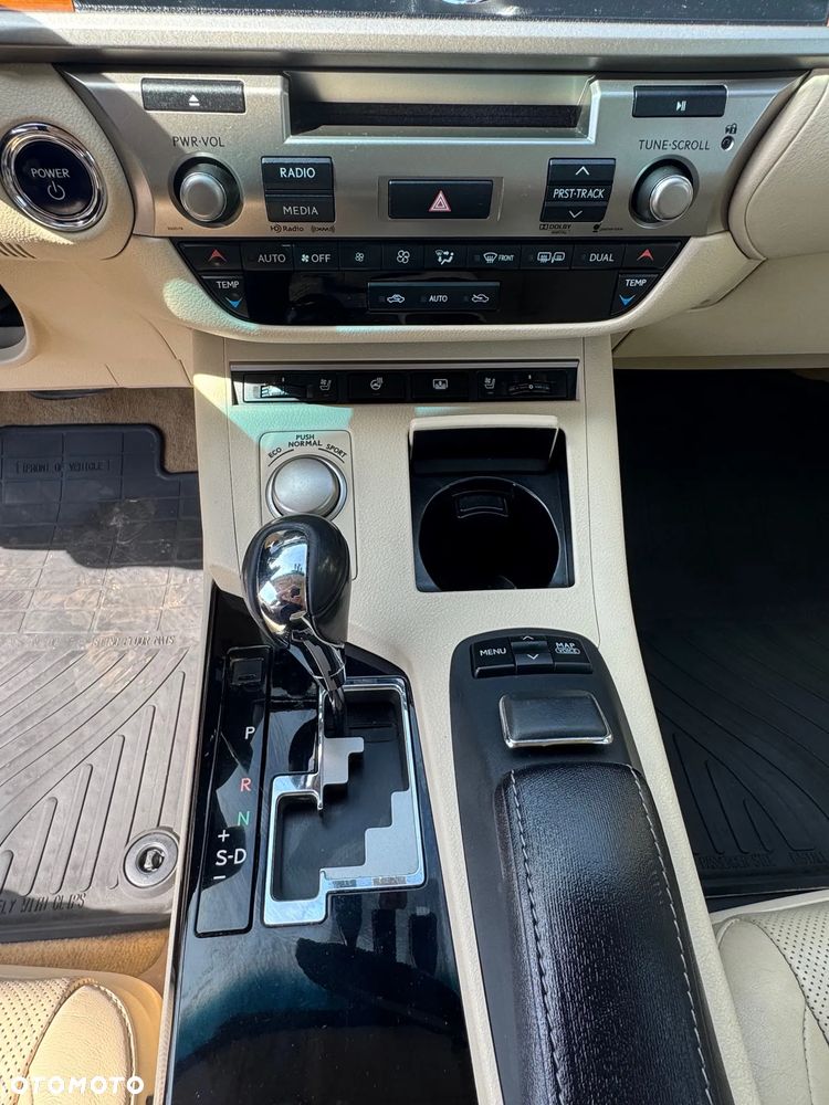 Lexus ES Standard - 24