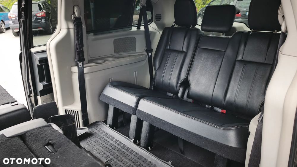 Chrysler Town & Country 3.6 Limited - 22