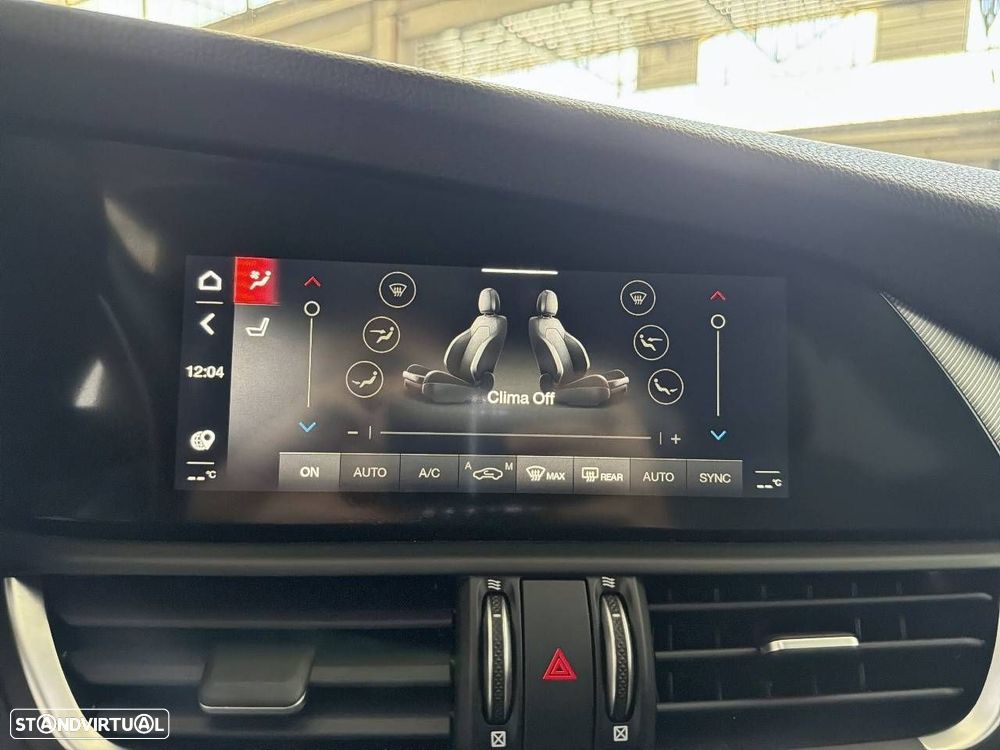 Alfa Romeo Giulia 2.0 T Veloce Q4 AT8 - 18