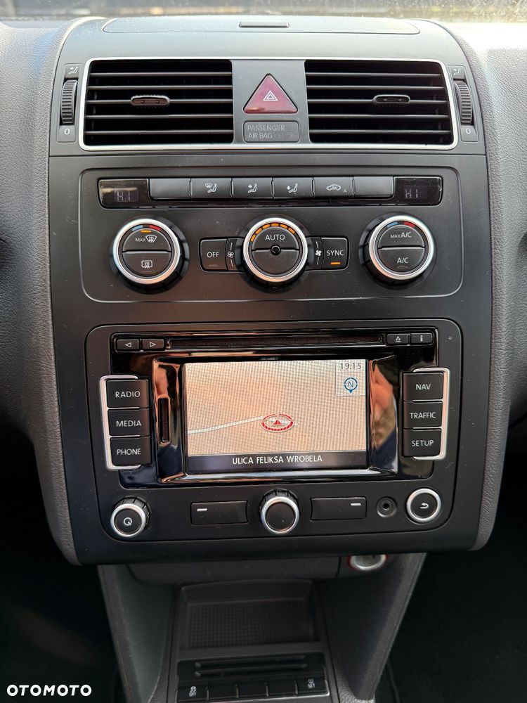 Volkswagen Touran 1.6 TDI DPF BlueMotion Technology Highline - 23