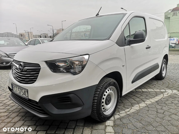 Opel Combo E Cargo 2-Os 2xKoła Hak