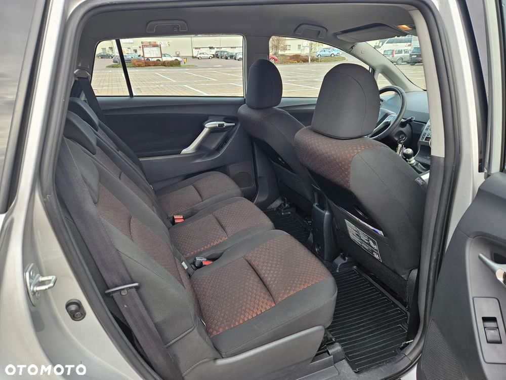 Toyota Verso 1.8 2010 7os - 12