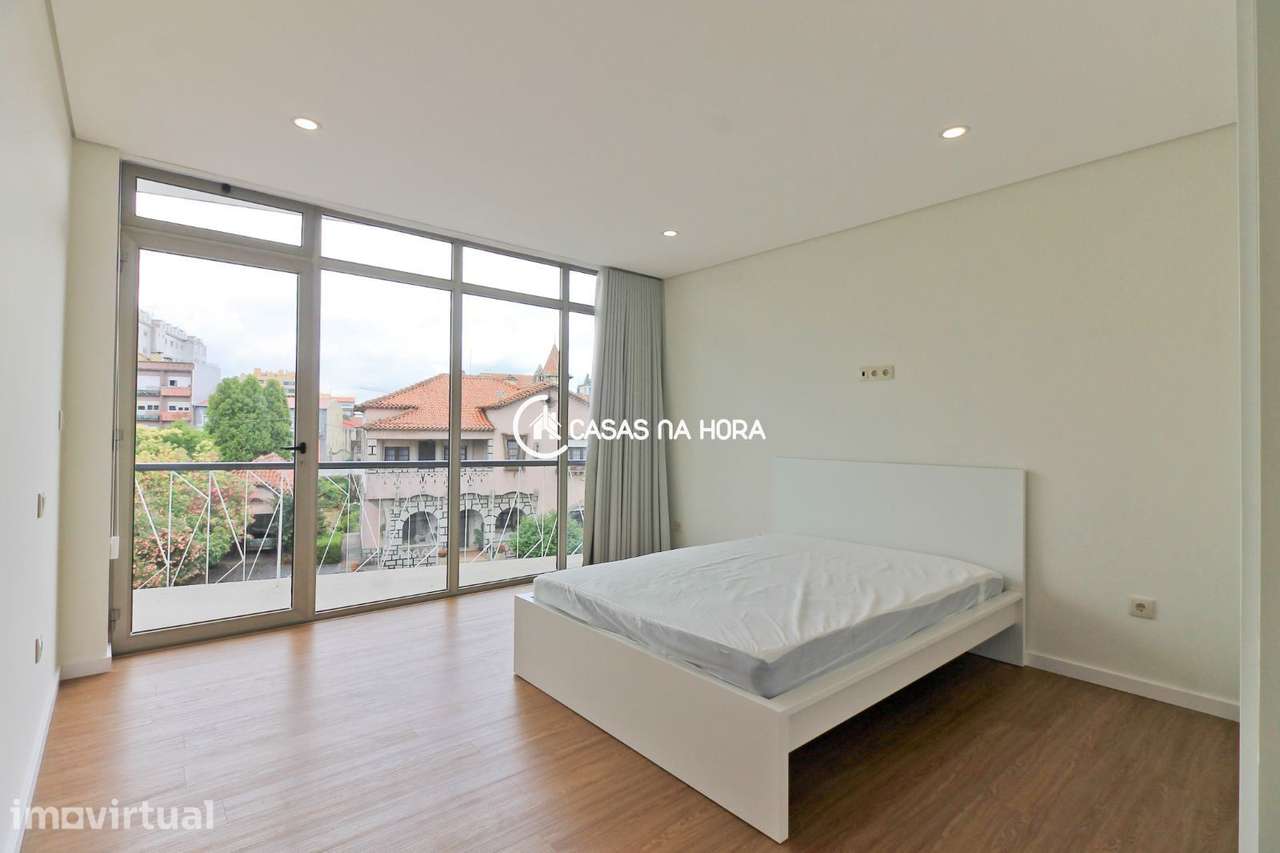 Apartamento T1 Centro de Oliveira Azemeis | Varanda - Grande imagem: 2/23