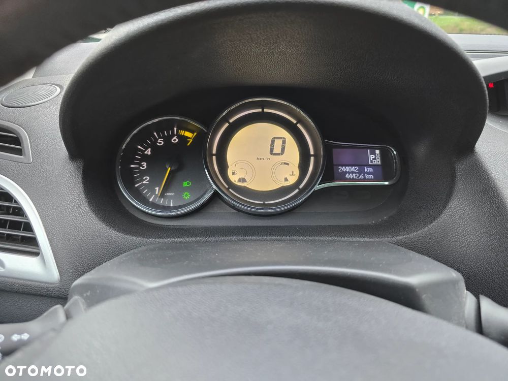 Renault Megane 2.0 16V Exception CVT - 13