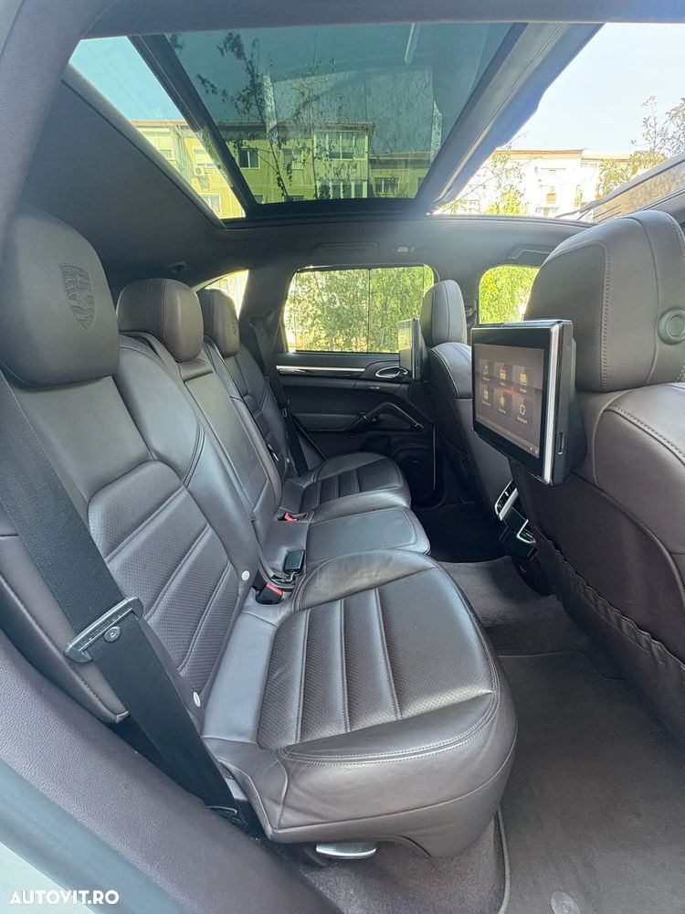 Porsche Cayenne 4.2 L S - 7