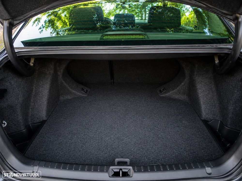 Toyota Avensis - 8