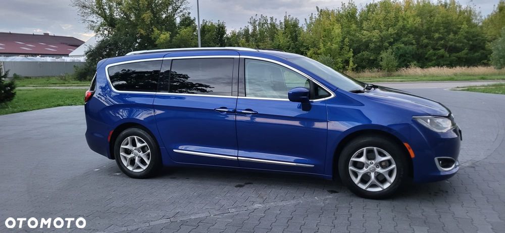 Chrysler Pacifica - 3