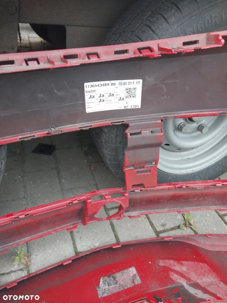 Zderzak przód  vw t6 pod spryskiwaczę uszkodzony - 2