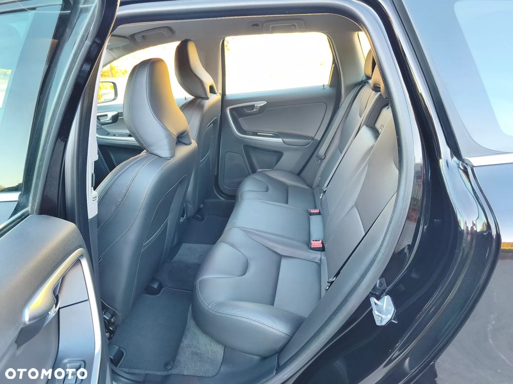 Volvo XC 60 D4 AWD Geartronic Momentum - 16