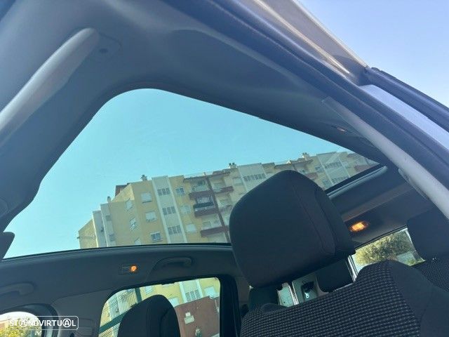 Peugeot 5008 1.6 HDi 7L Allure - 25
