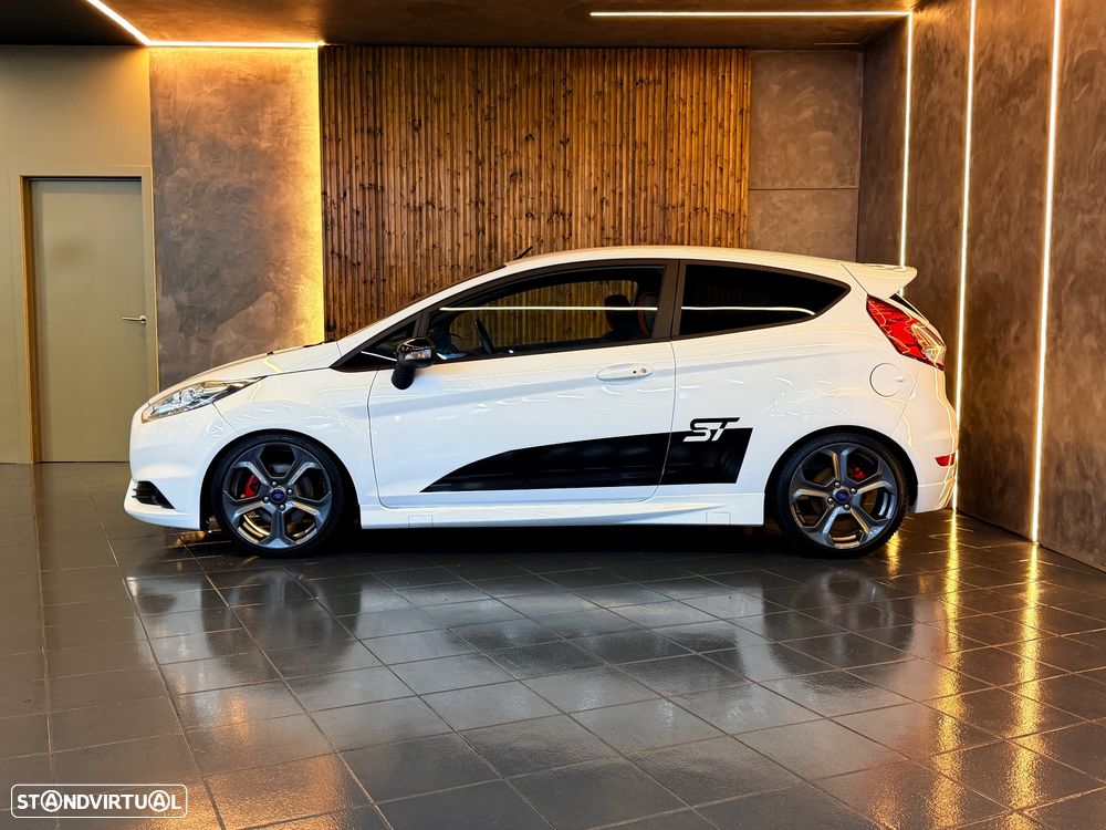 Ford Fiesta 1.6 EcoBoost c/ Pack Pele Desportiva ST - 10