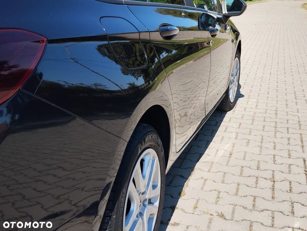 Opel Astra 1.4 Turbo 120 Jahre - 9