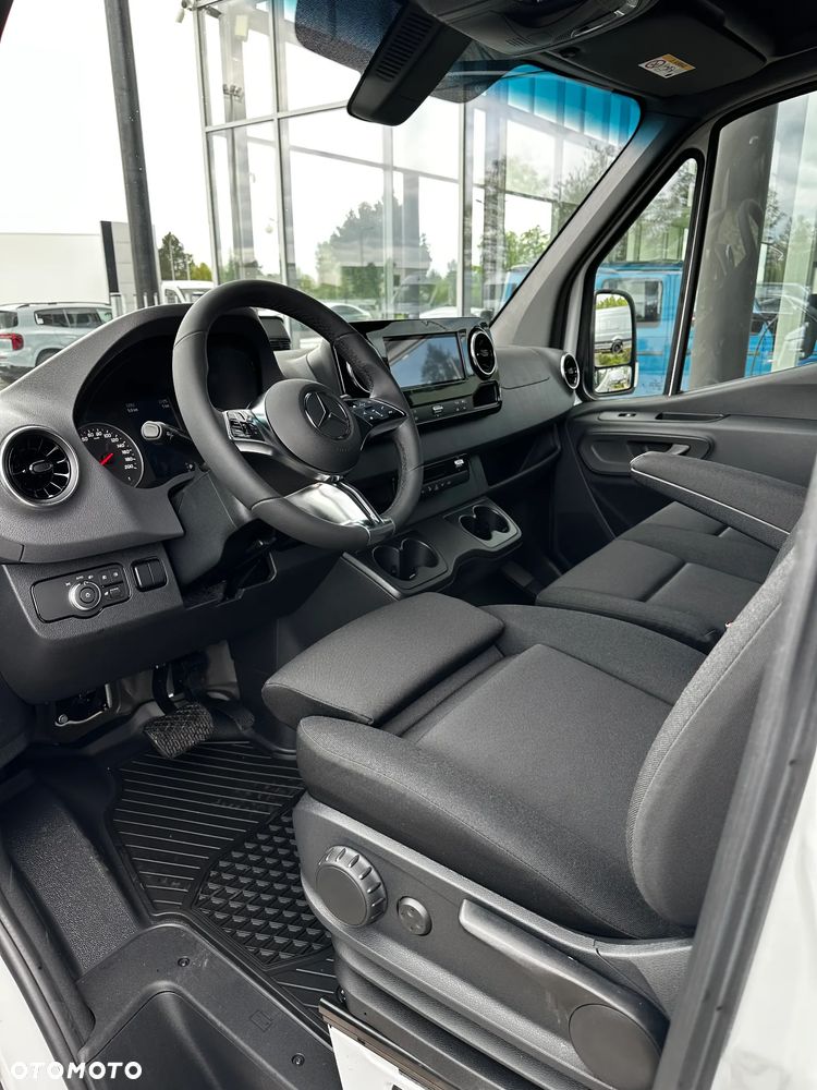 Mercedes-Benz Sprinter - 15