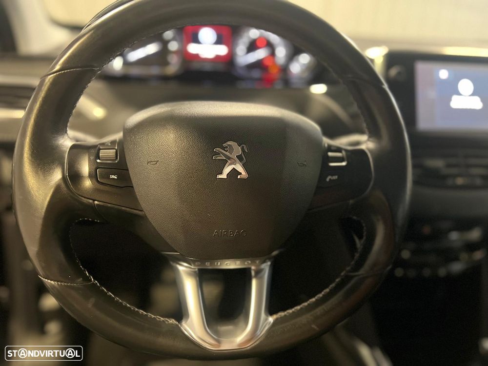 Peugeot 2008 1.2 VTi Allure - 3
