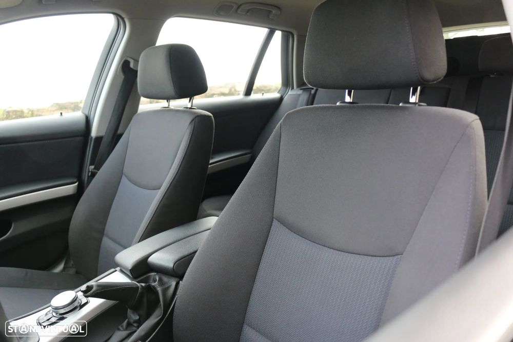 BMW 318 d Navigation Sport - 10