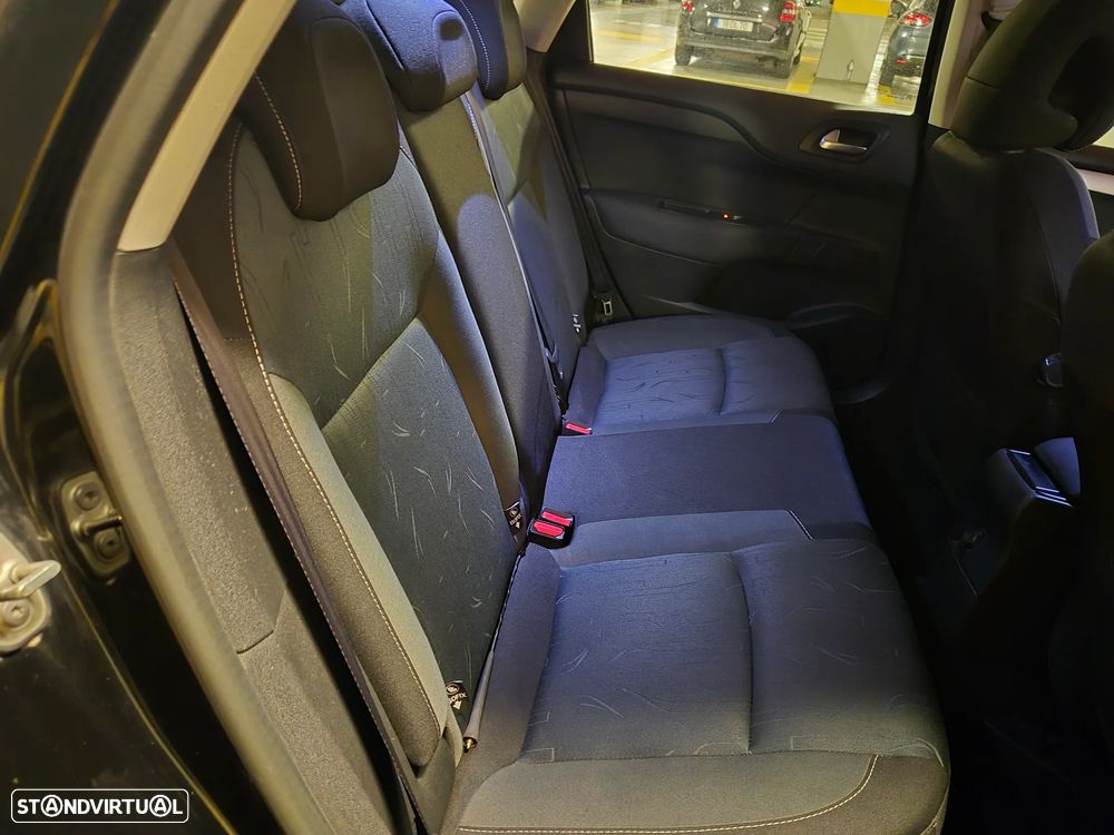 Citroën C4 e-HDi 115 ETG6 Selection - 37