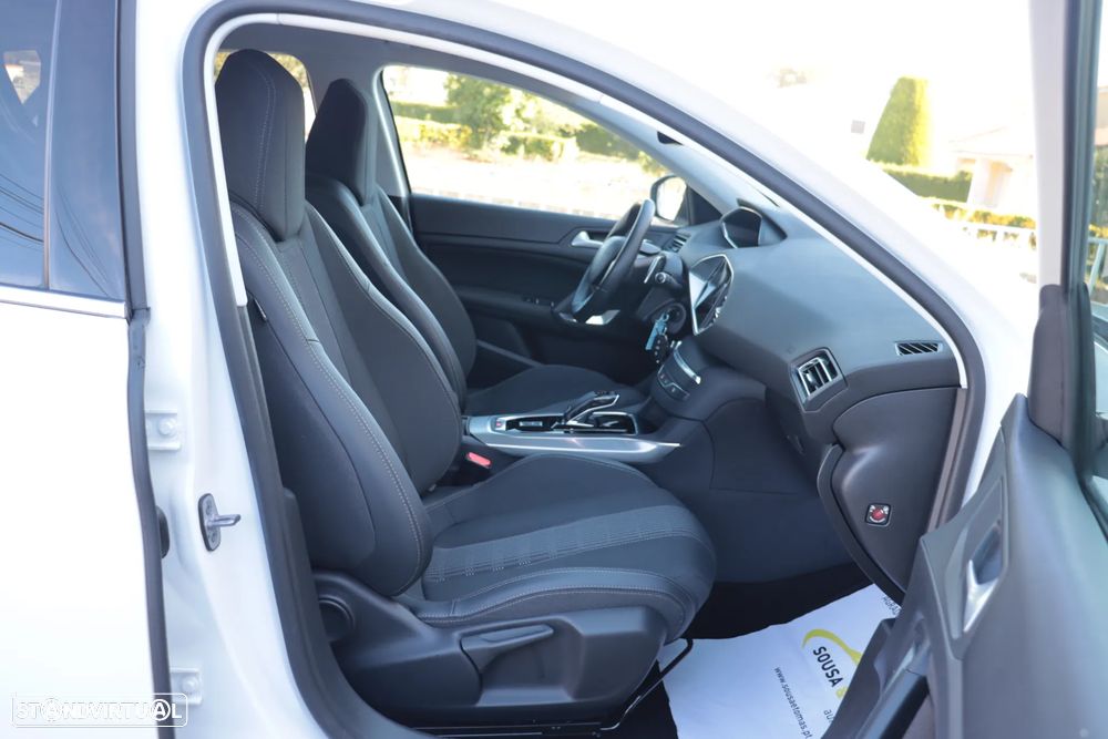 Peugeot 308 1.2 PureTech Allure Pack EAT8 - 11