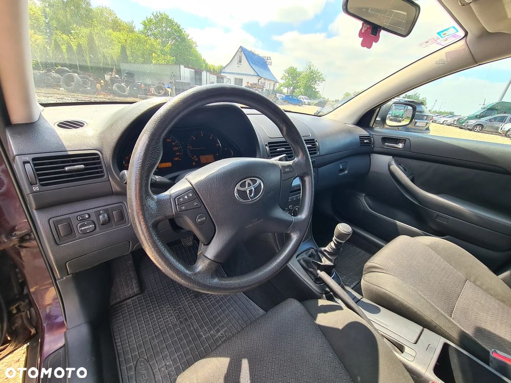 Toyota Avensis - 20