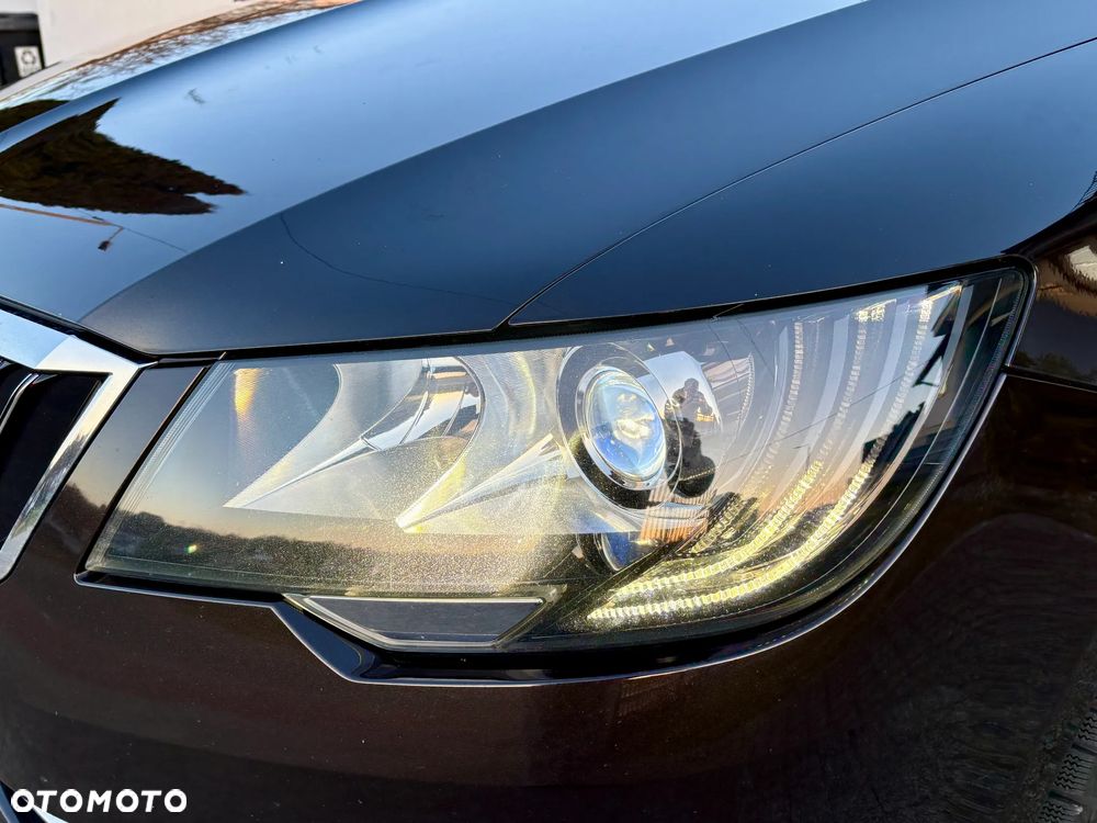 Skoda Superb 2.0 TDI Elegance DSG - 29