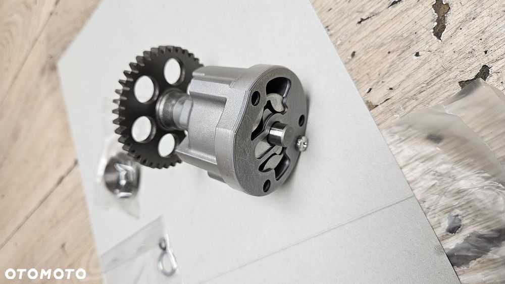 Pompa oleju Yamaha V-Max 1700  90891-10220 - 9