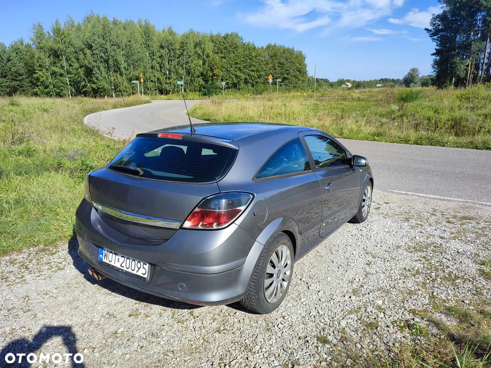 Opel Astra H Gtc 2006 photo 4