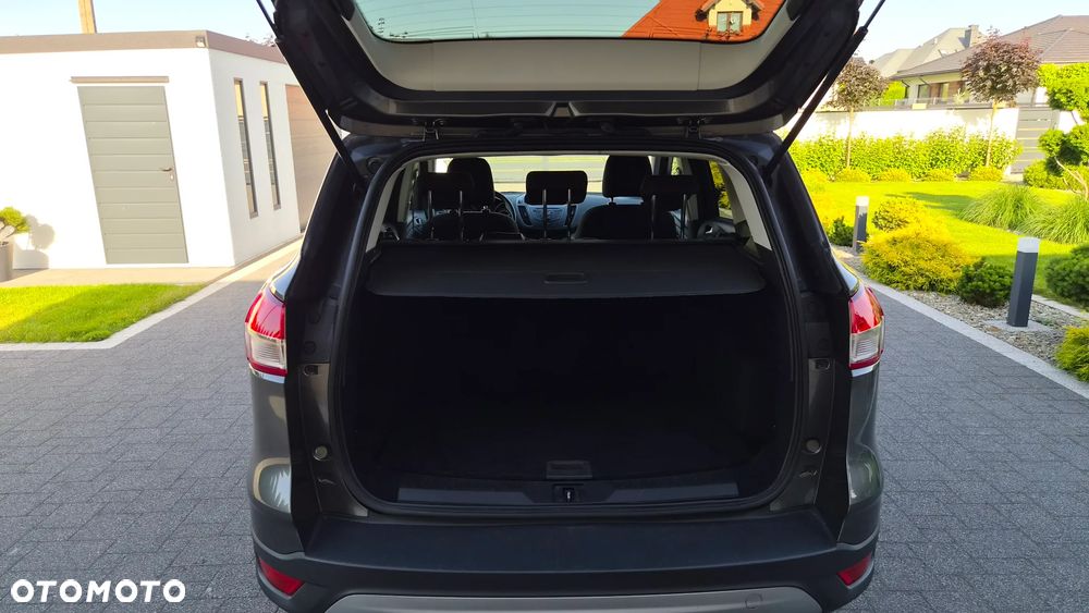 Ford Kuga 1.6 EcoBoost 2x4 Titanium - 32