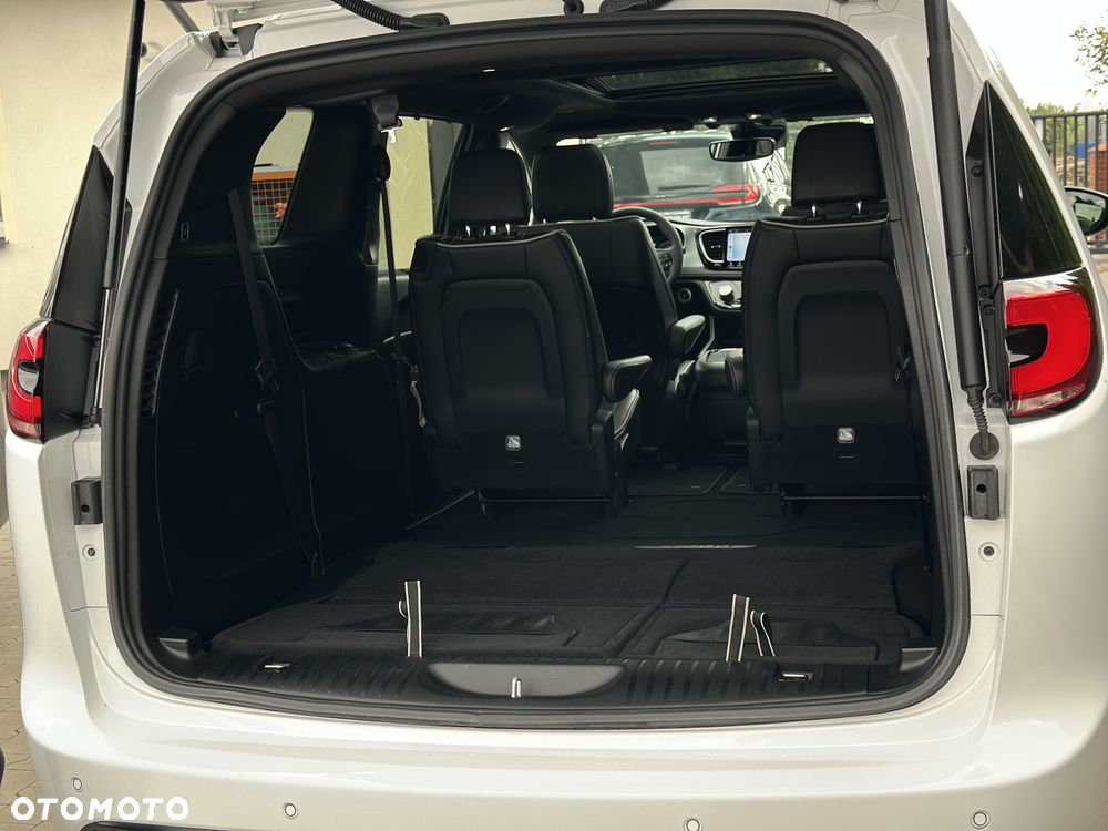 Chrysler Pacifica - 19