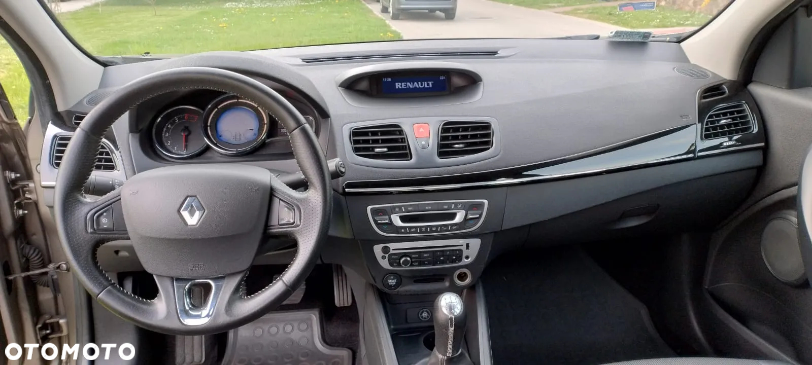 Renault Fluence 1.6 16V Zen - 9