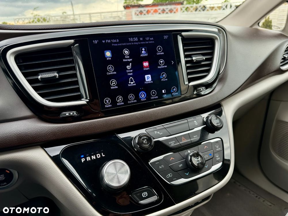 Chrysler Pacifica - 11