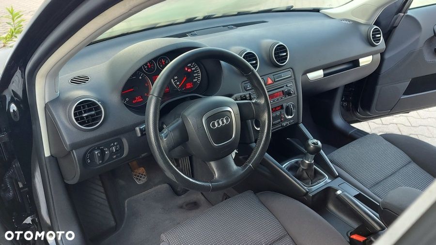 Audi A3 Sportback 2.0 TDI Ambiente - 11