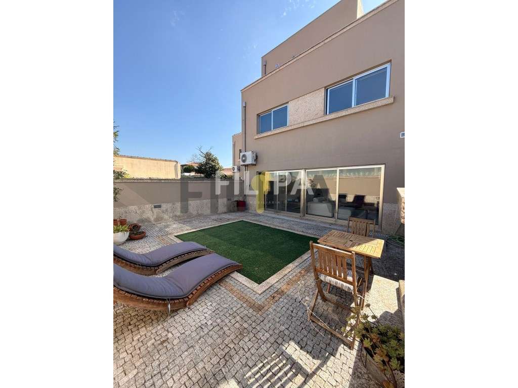 Moradia T5 na Maia com Jardim, Conforto e Excelentes Equipamentos 5... - Grande imagem: 3/34