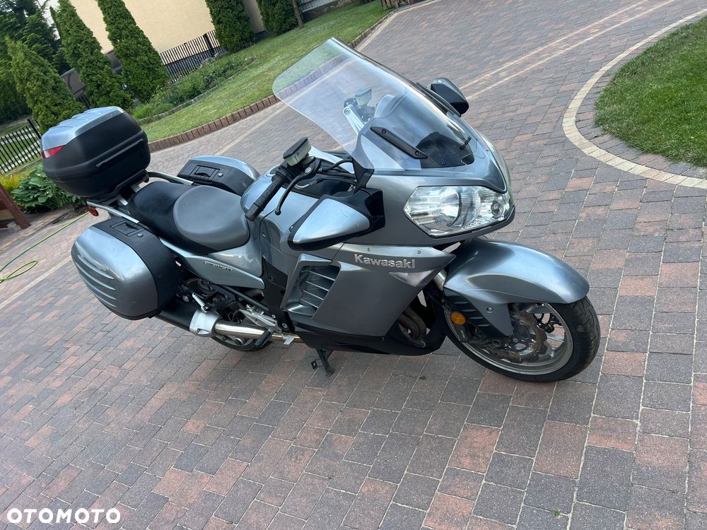Kawasaki GTR - 4