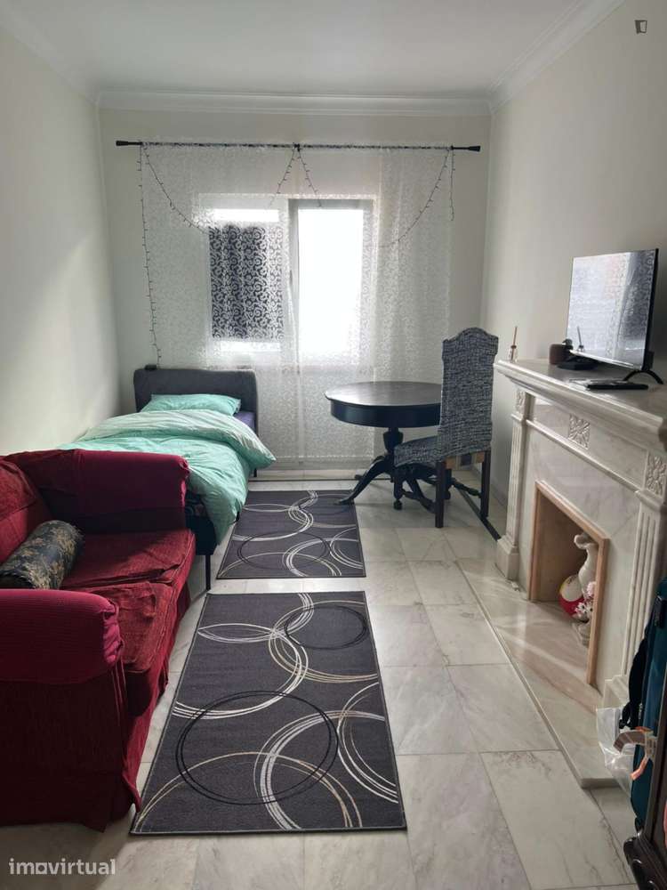 Quarto - localizado em Almada Lisbon - Grande imagem: 3/9