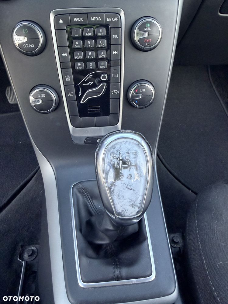 Volvo V40 D2 Kinetic - 12
