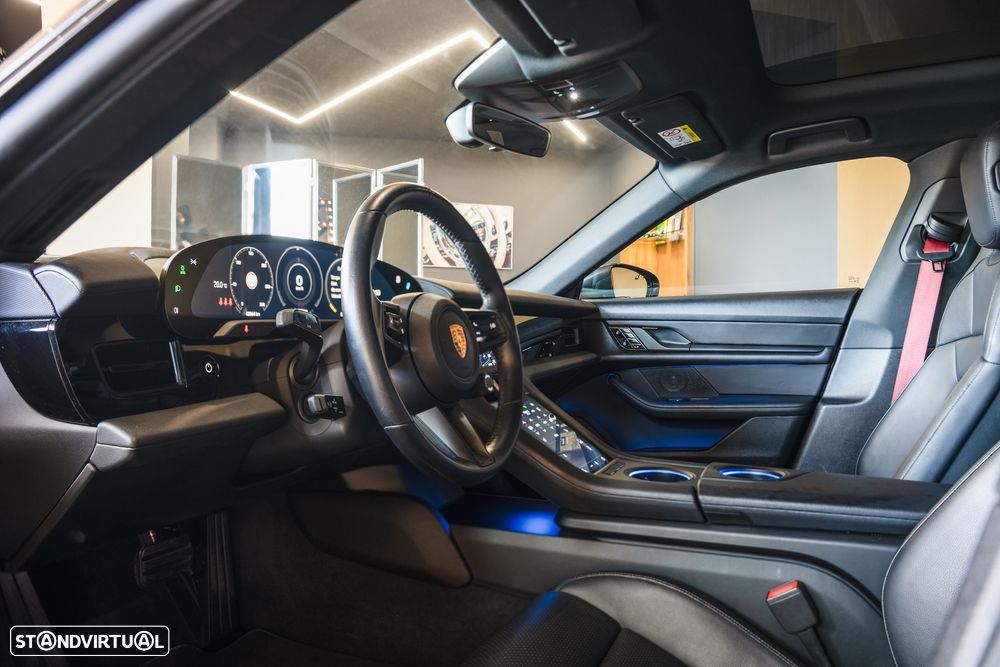 Porsche Taycan 4 - 5