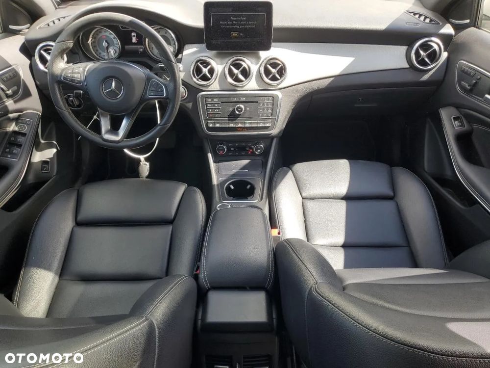 Mercedes-Benz GLA - 8