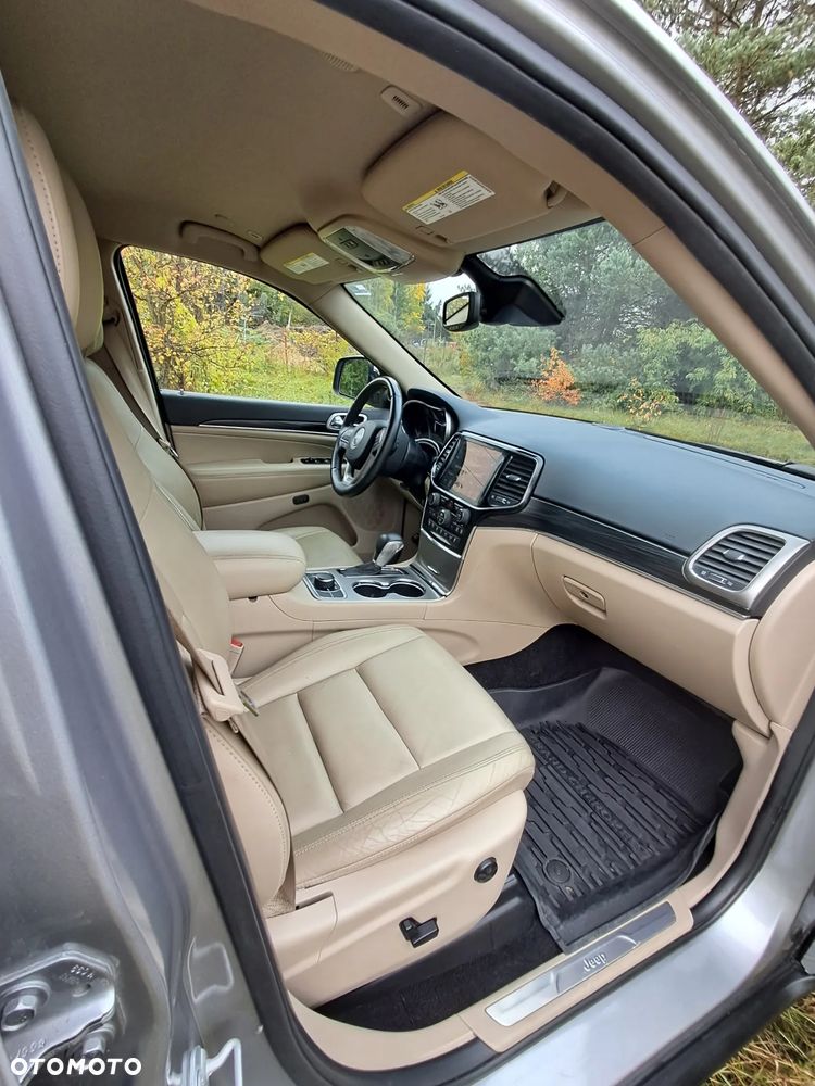 Jeep Grand Cherokee - 28
