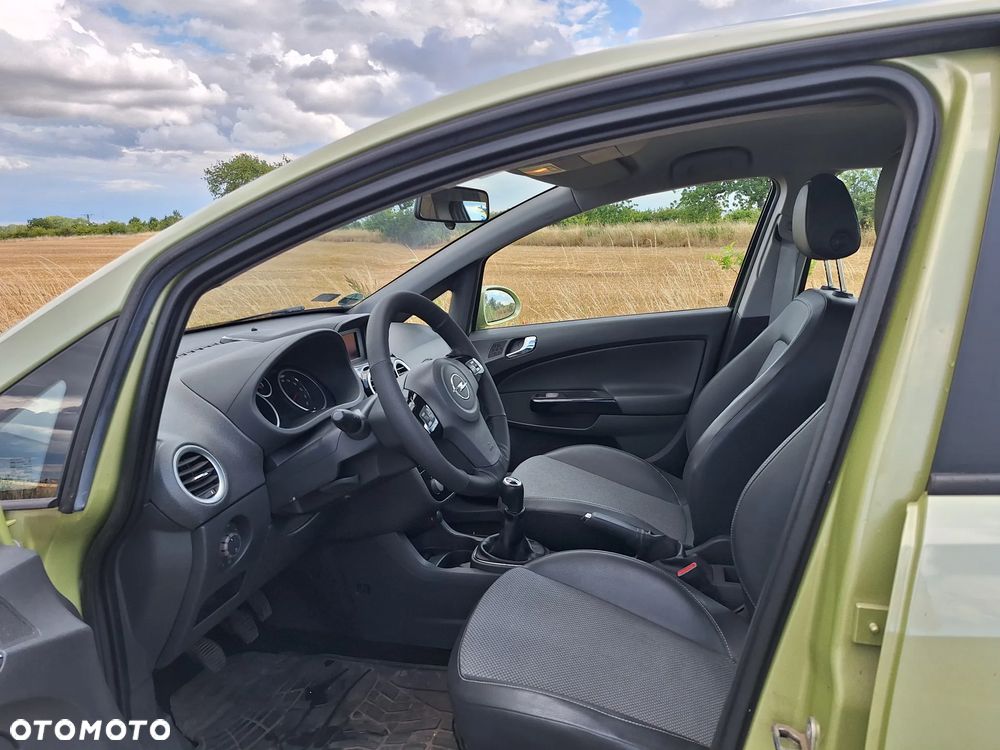 Opel Corsa 1.4 16V Cosmo - 11