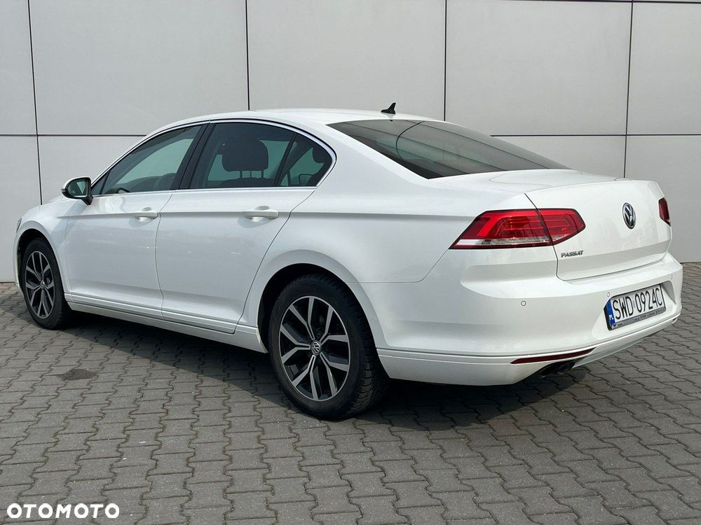 Volkswagen Passat - 10