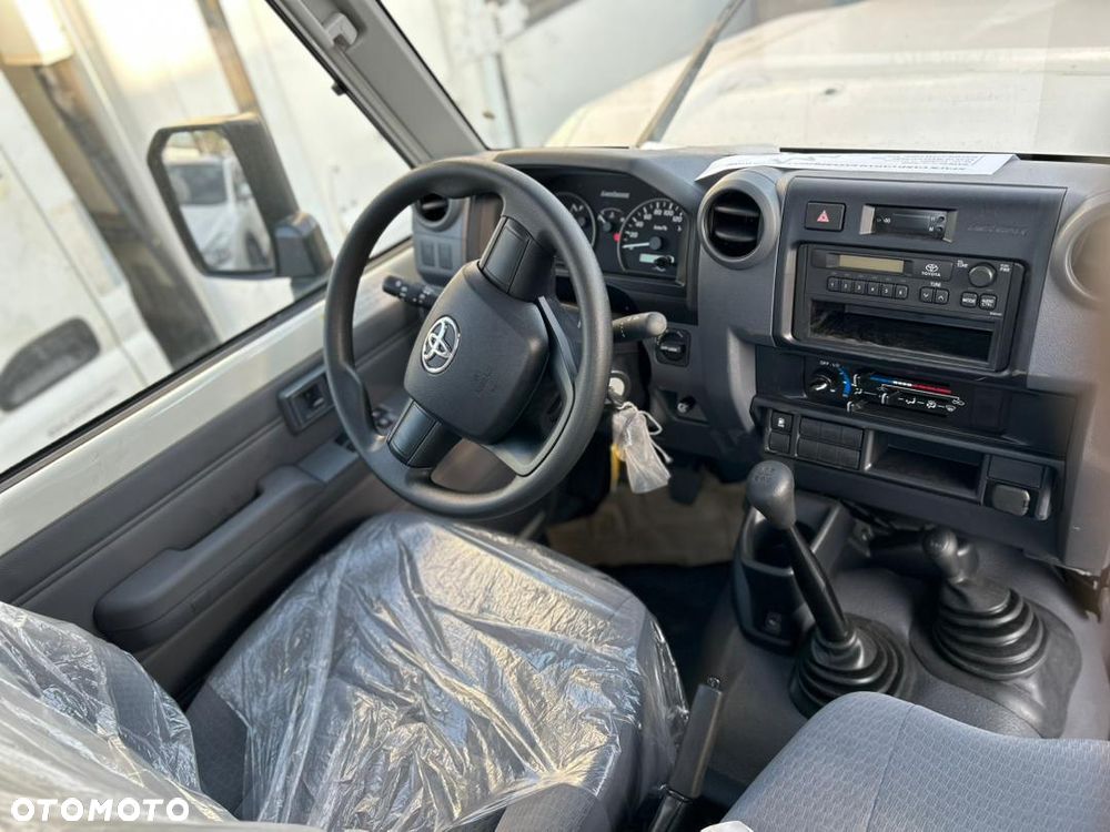 Toyota Land Cruiser - 12