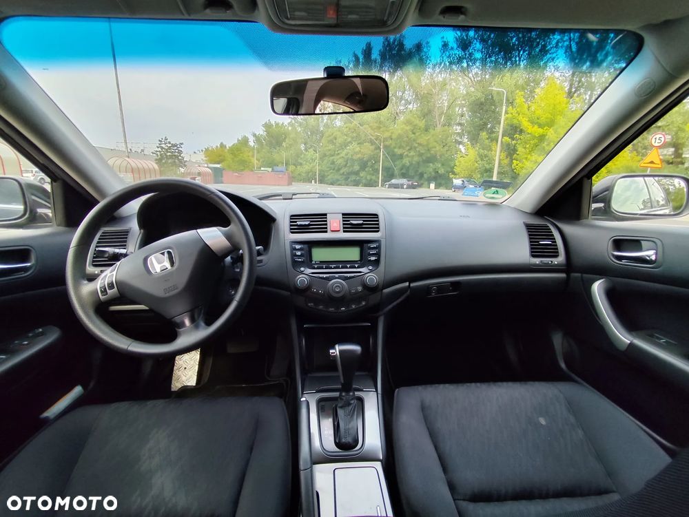 Honda Accord 2.0 Comfort - 11