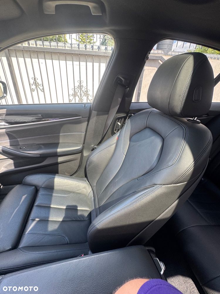 BMW Seria 5 M550i xDrive - 13