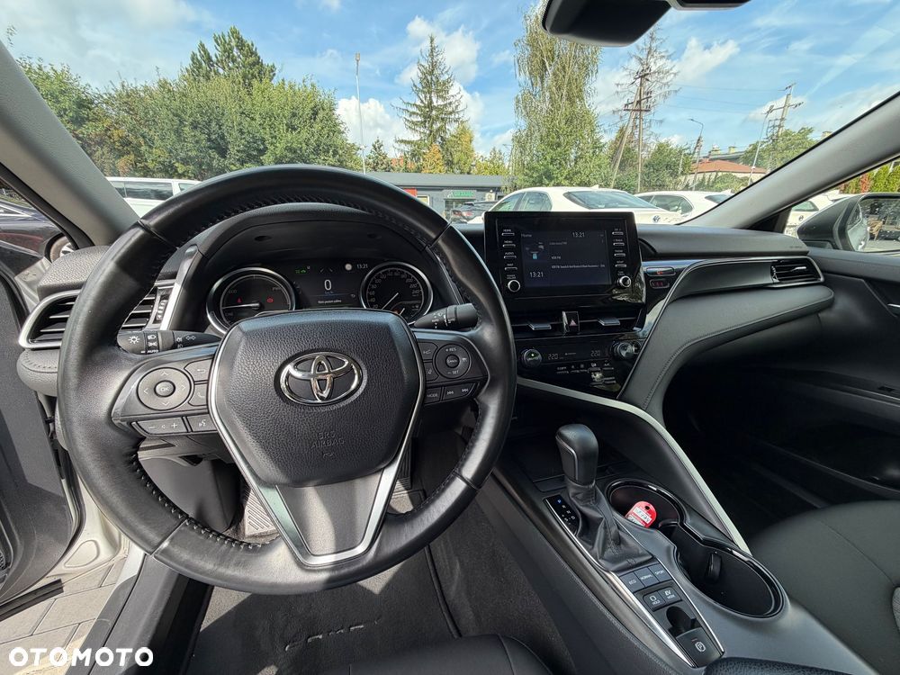 Toyota Camry 2.5 Hybrid Comfort CVT - 22
