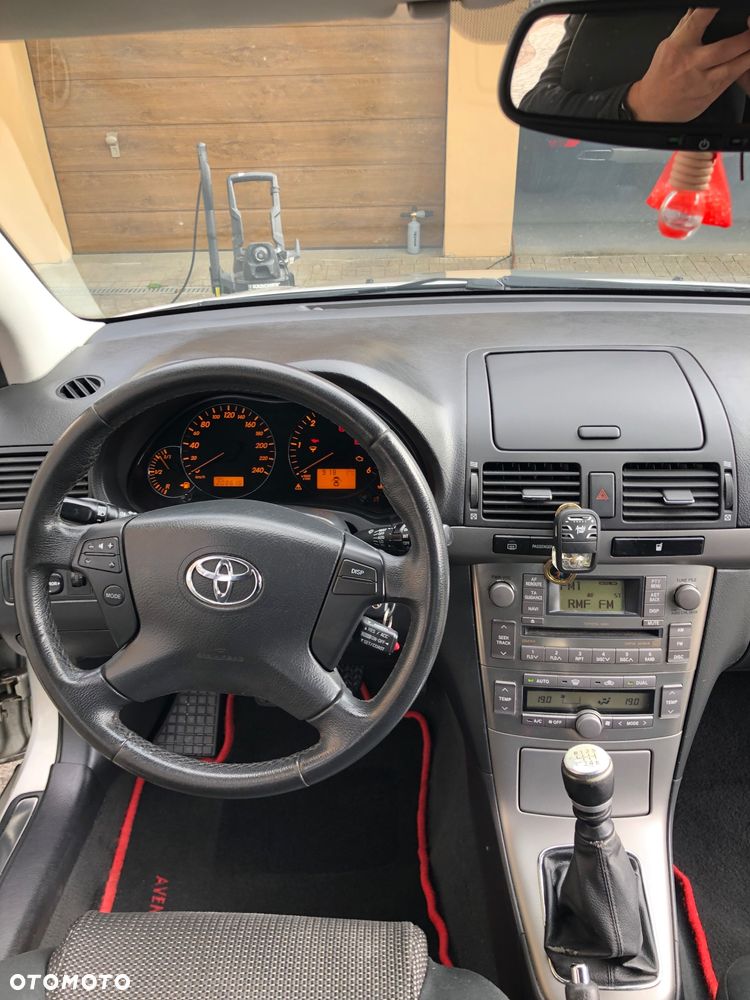 Toyota Avensis 2.0 D-4D - 15