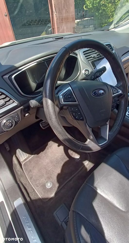 Ford Fusion 2.0 EcoBoost Titanium - 14