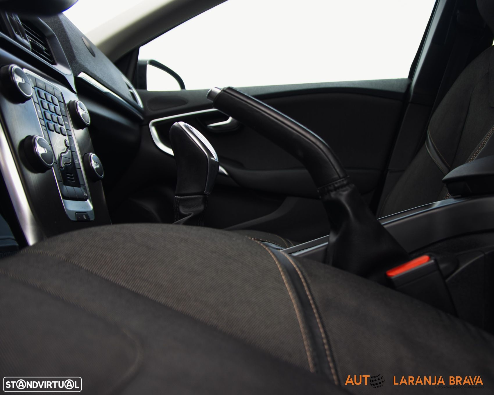 Volvo V40 Cross Country 1.6 D2 Summum - 23
