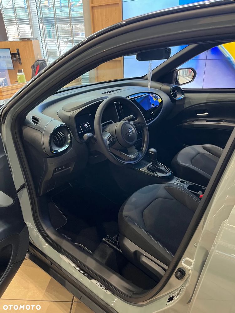 Toyota Aygo X Hybrid 1.5 Style e-CVT - 8