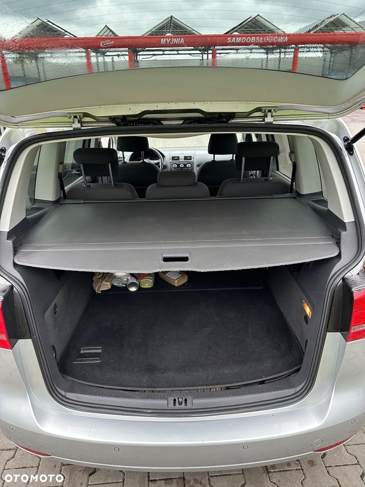 Volkswagen Touran - 10